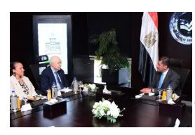 Abu-Ghazaleh and the Chairman of the Egyptian General Investment Authority discuss ways of cooperation